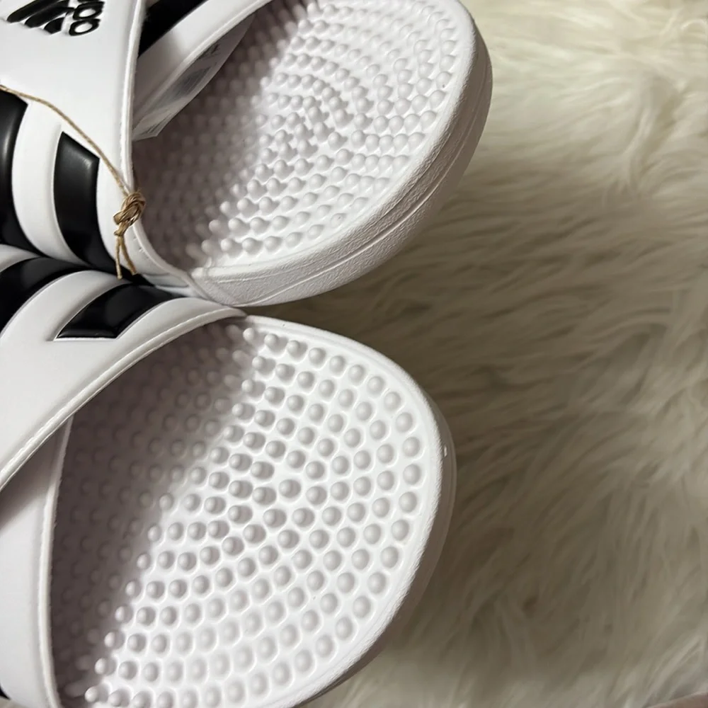 NEW In Box Adidas Adissage Slide Sandals Black And White Men’s 17